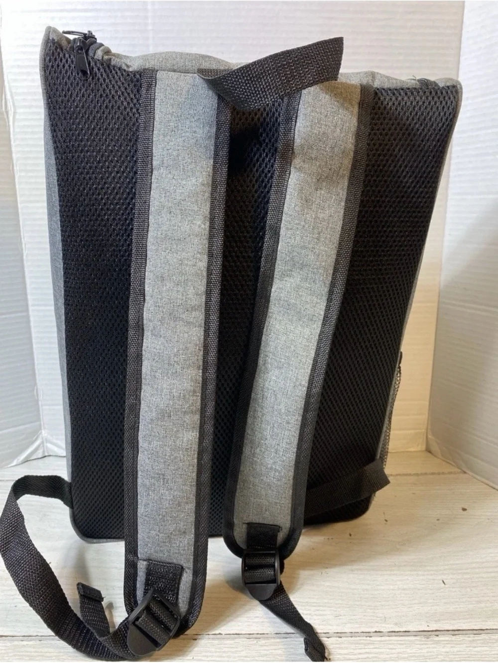 Thule Gray Laptop Backpack Travel Casual Bookbag School Daypack Business T Logo